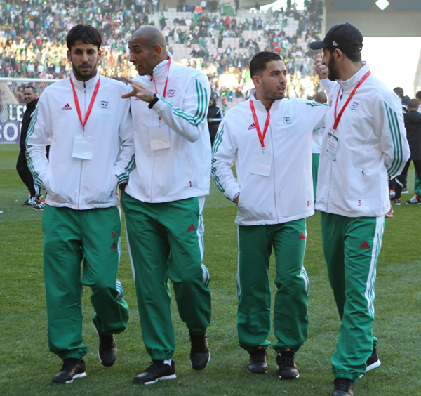 المنتخب الجزائري يجري مرانه الاول بمونغومو