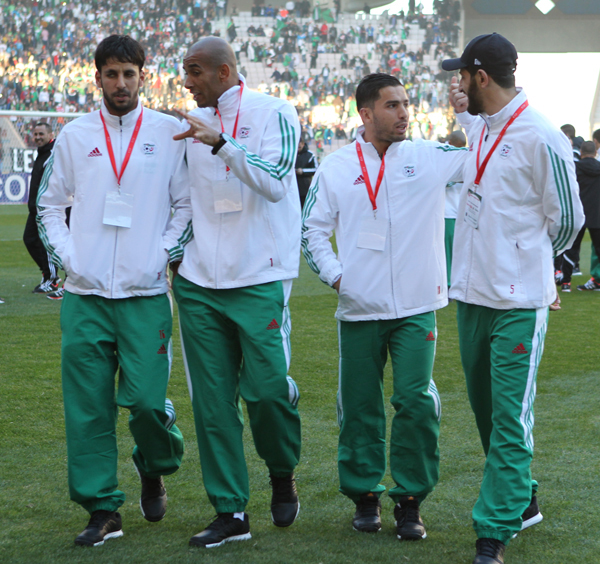 المنتخب الجزائري يختتم تحضيراته للقاء غانا بصفوف مكتملة