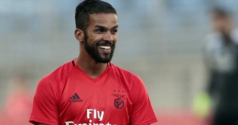 المغربي ً كارسيلا ً يوقع لنادي غرناطة الإسباني