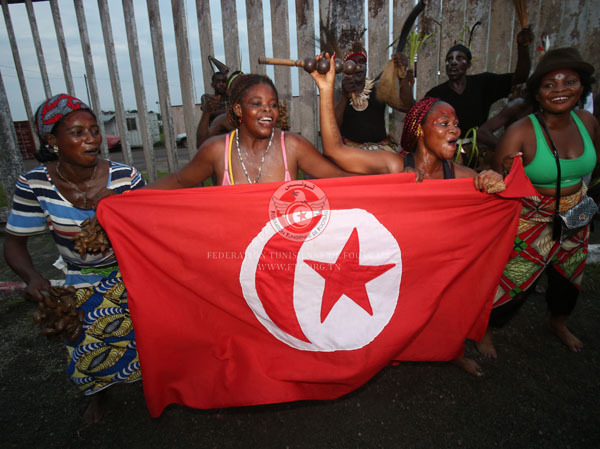 بالصور : وصول وفد المنتخب التونسي للغابون و إلغاء الحصة التدريبية الأولى