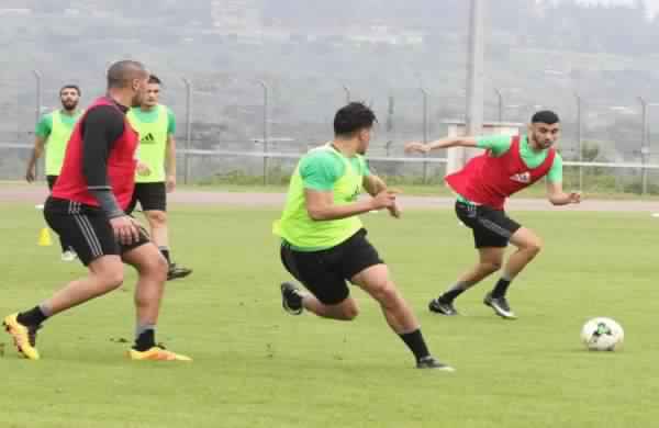 بالفيديو : حصة لإزالة الإرهاق للمنتخب الجزائري بعد التعادل مع الزيمبابوي