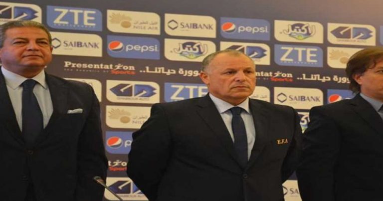 مباراة استعراضية بين نجوم العالم والكرة المصرية المعتزلين على هامش البطولة العربية