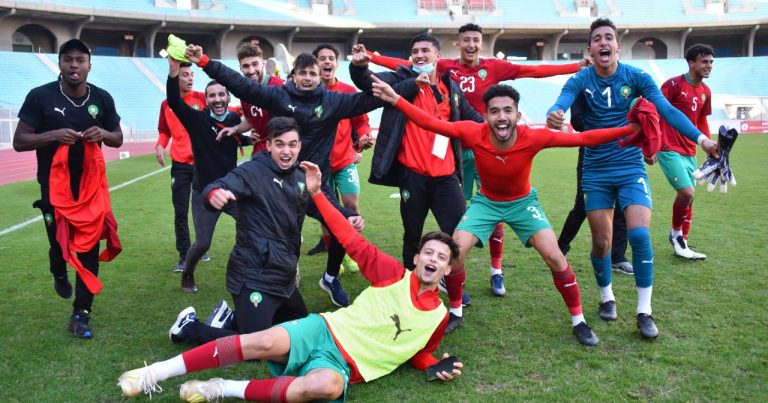 فرحة لاعبي المنتخب المغربي تحت 20 عاما بالتاهل الى نهائيات كأس الأمم الإفريقية 2021 إثر تعادلهم مع المنتخب الليبي