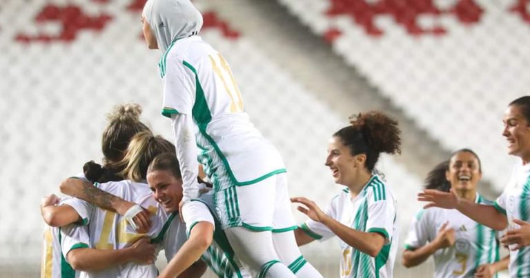 <strong>سيدات المنتخب الجزائري يفزن على البورندي بخماسية</strong>