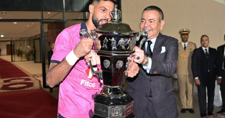 <strong>أولمبيك آسفي المغربي يفوز بكأس العرش</strong>