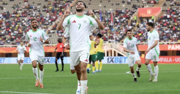 <strong>المنتخب الجزائري للاعبين المحليين يتعادل ويتصدر</strong>