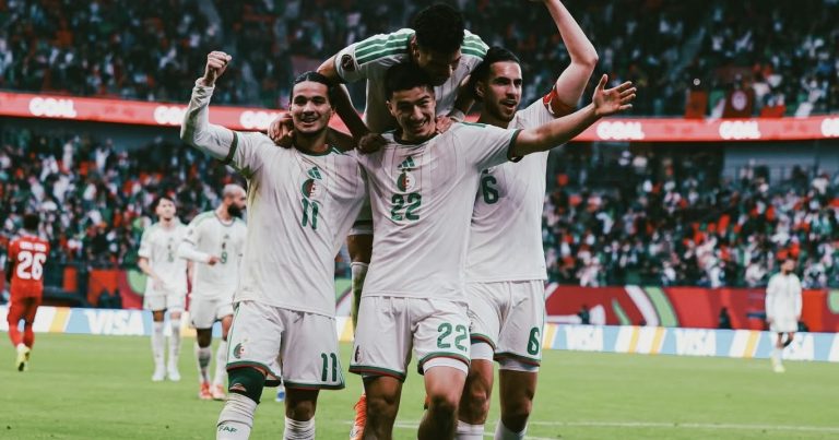 المنتخب الجزائري بالعلامة الكاملة