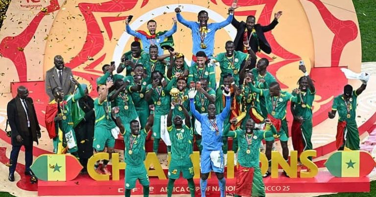 المنتخب السنغالي بطلا لإفريقيا بعد فوزه على نظيره المغربي