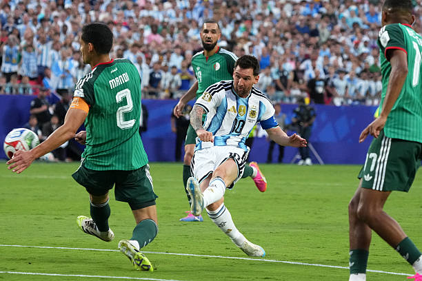 المنتخب الأرجنتيني يفوز على المنتخب الجزائري 